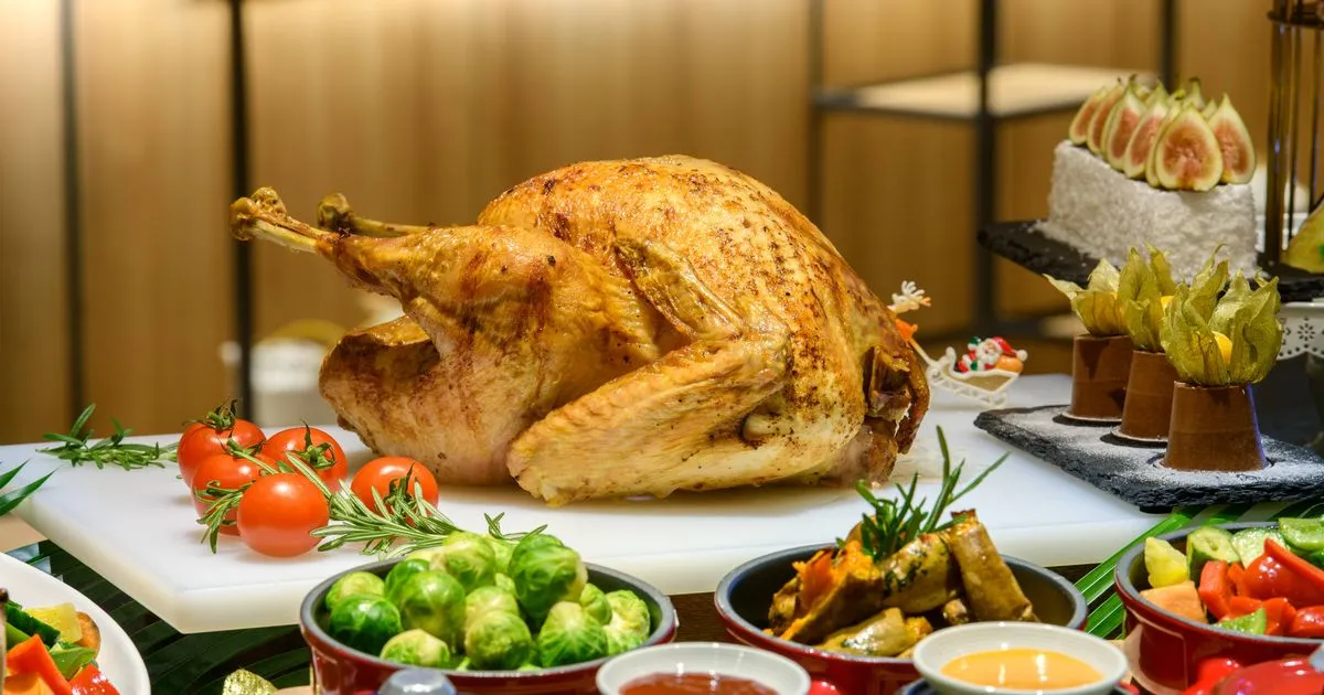 Ska man täcka kalkonen med folie? Sex kockar svarar tydligt
